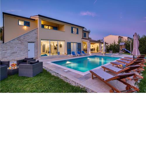 Amazing Home In Naselje Muzini With Wifi