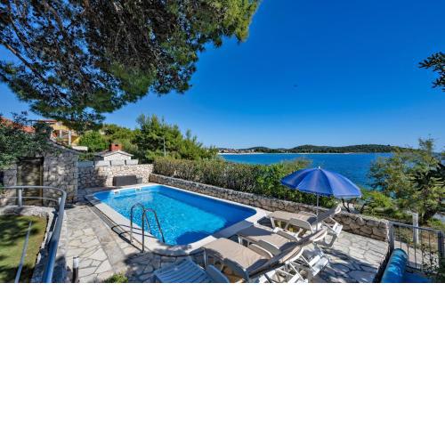 Amazing Home In Rogoznica With Jacuzzi