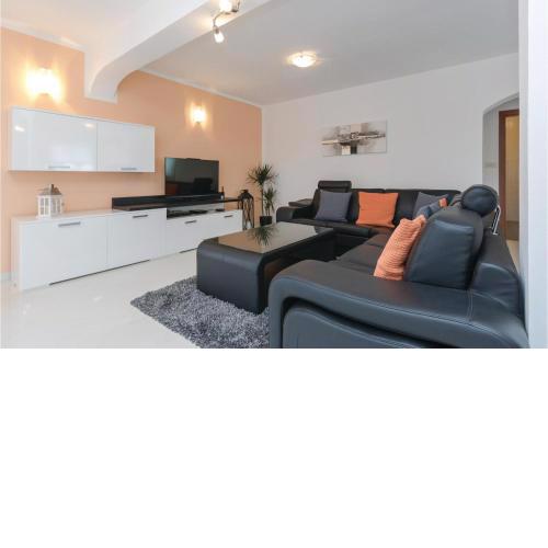Amazing Home In Suhovare With Kitchen