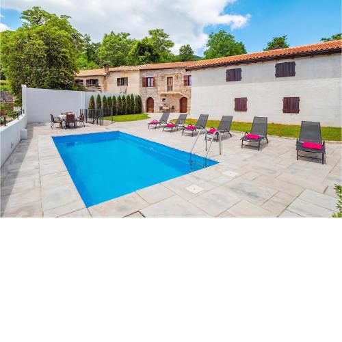Amazing Home In Veprinac
