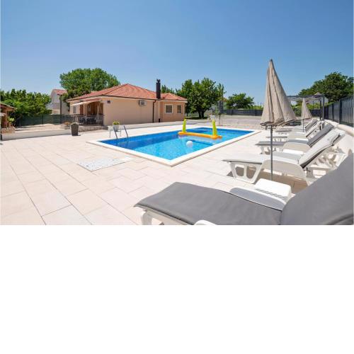 Amazing Home In Vinjani Donji