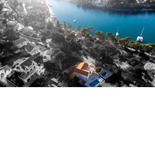 Amazing house W pool and big sunny terrace close to sea & beach