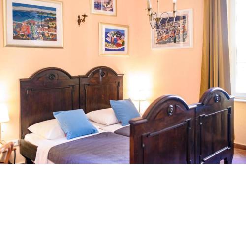 Amoret Apartments