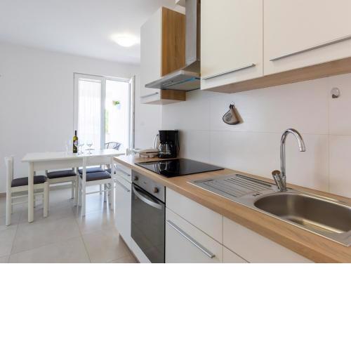 Amoroso apartment 200m from sea