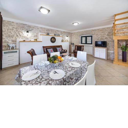 Ana Apartments