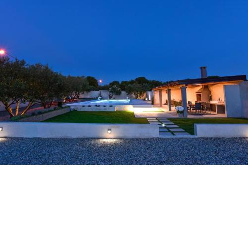 Ana, House with pool