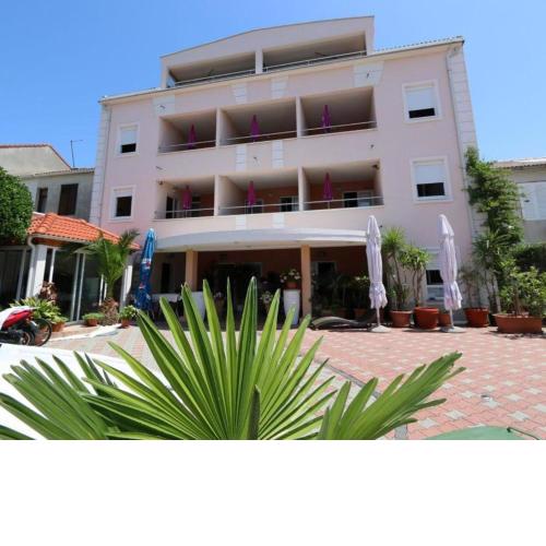 Anamar Apartments