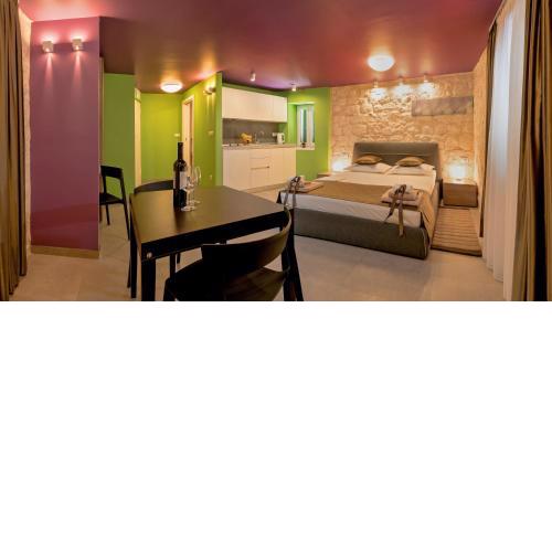 Annie's stone Studio & Room