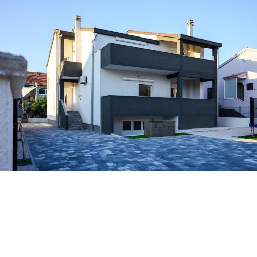 Antonio Apartments