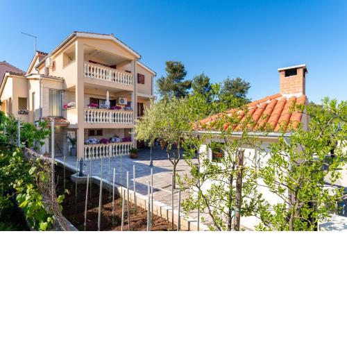 Apartman Dina