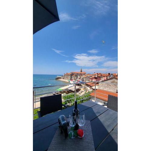 Apartman Dora with sea view and terrace