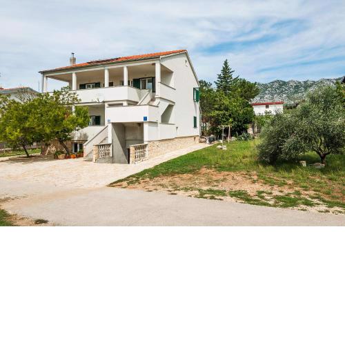 Apartman Iva-family holiday 250 m from pebble beach