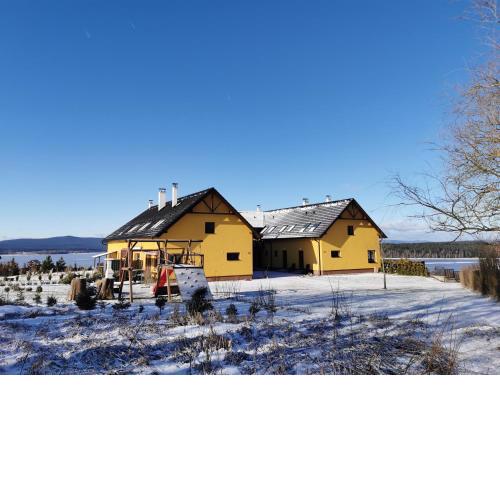 Apartmán s terasou a výhledem na jezero Lipno
