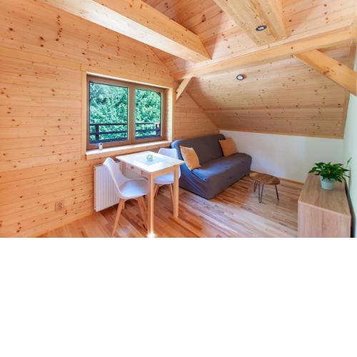 Apartmán ve srubu s balkónem