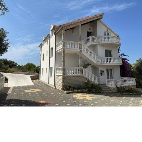 Apartmani Ljubica, Murter