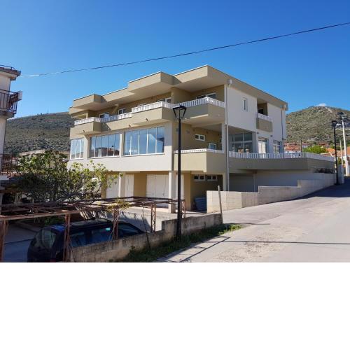 Apartmani MARELLA