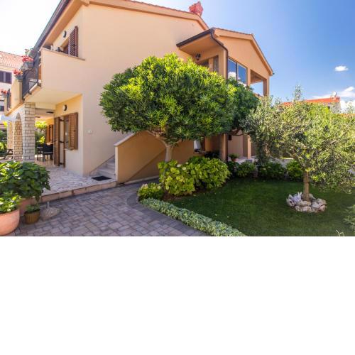 Apartmani Pina
