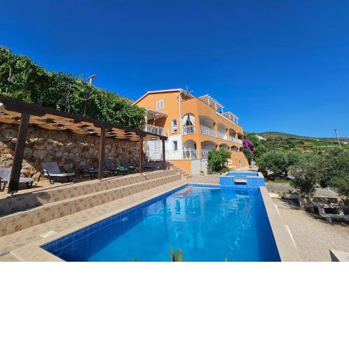 Apartmani Tolj