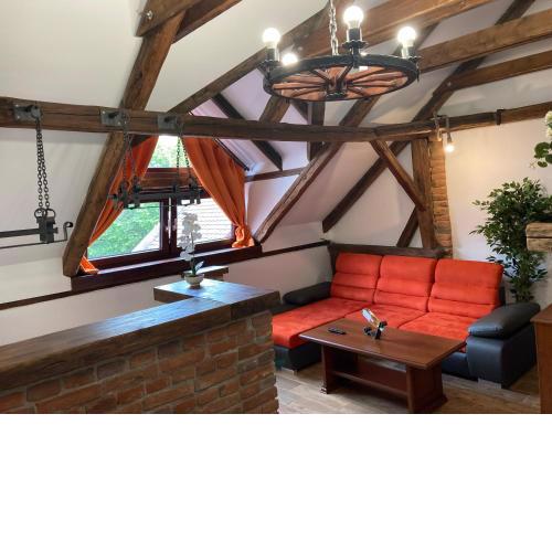 Apartmanový dům 13 Podkroví 1