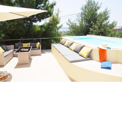 Apartmant with pool