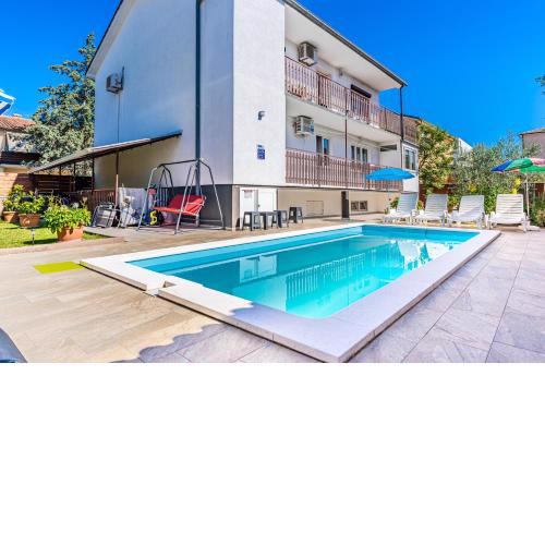 Apartment 1 with pool