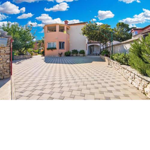 Apartment 1985 - a80779