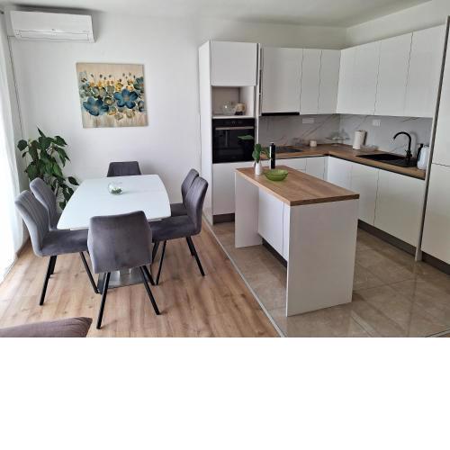 Apartment 3M