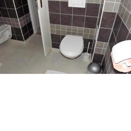 Apartment 5 Double Bed & Bidet sleeps 2 guests