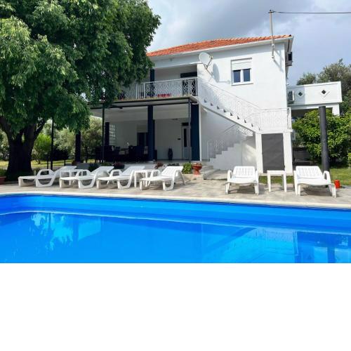 Apartment 877-3