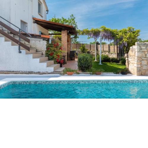 Apartment Adriana on peaceful location with pool