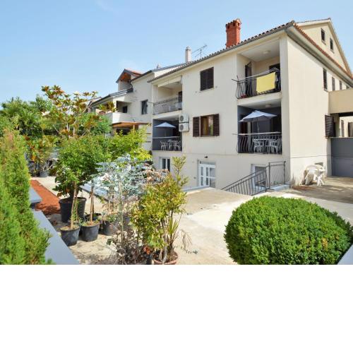Apartment Alba-4 by Interhome