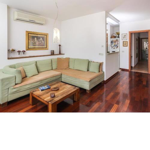 Apartment Alma - Two Bedroom Apartment with Terrace and Sea View