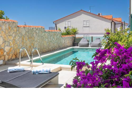 Apartment Amos with Private Pool