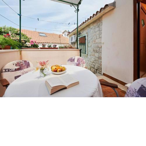 Apartment and Room Ivica