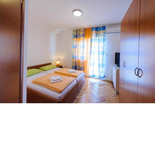 Apartment and Rooms Iva