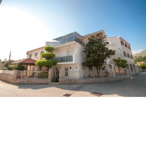 Apartment and Rooms Mato