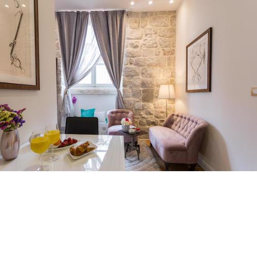 Apartment and Rooms Stay