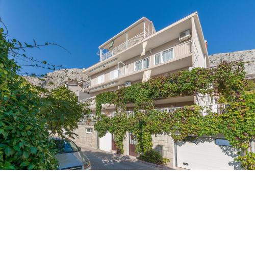 Apartment and Rooms Tatjana