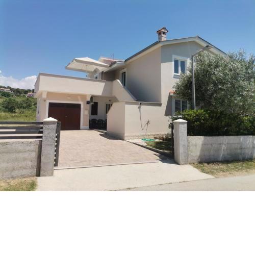 Apartment Ante