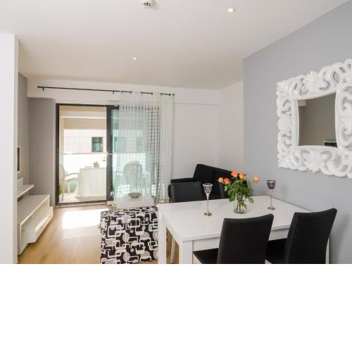 Apartment Atlant - One Bedroom Apartment with Balcony and Side Sea View