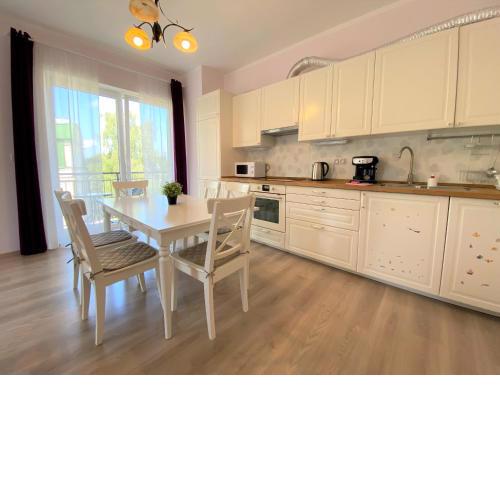 APARTMENT AZIMUTH