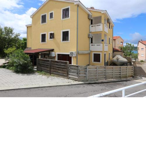 Apartment Bensak