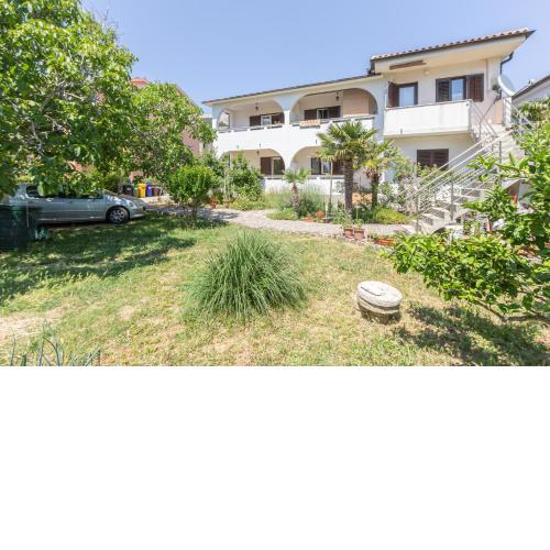 Apartment Beti with Balcony
