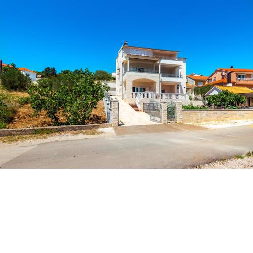 Apartment Bilice beach