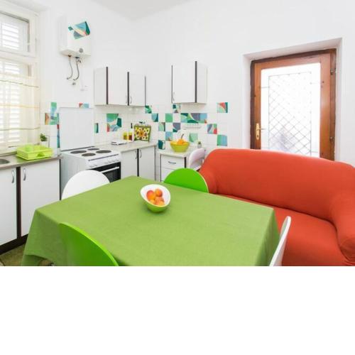 Apartment Blue & Green - Two-Bedroom Apartment with Terrace and Garden View