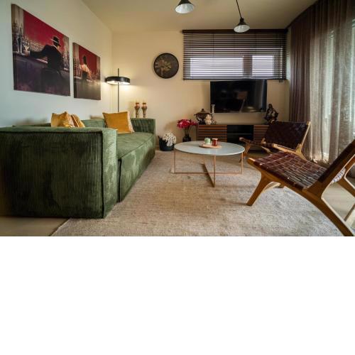Apartment California by Belmont Realty