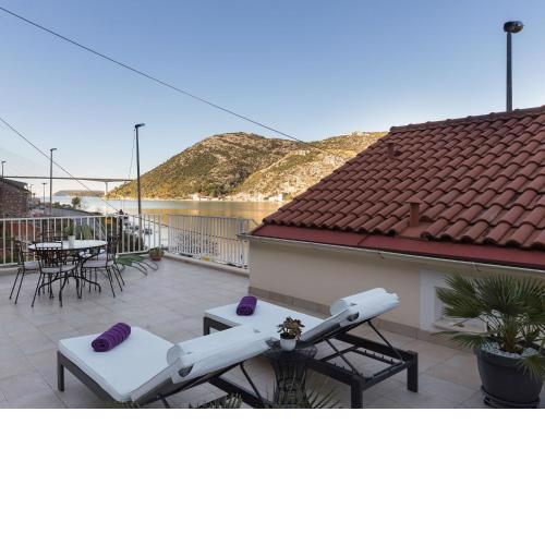 Apartment Cetini - Two Bedroom Apartment with Terrace and Sea View
