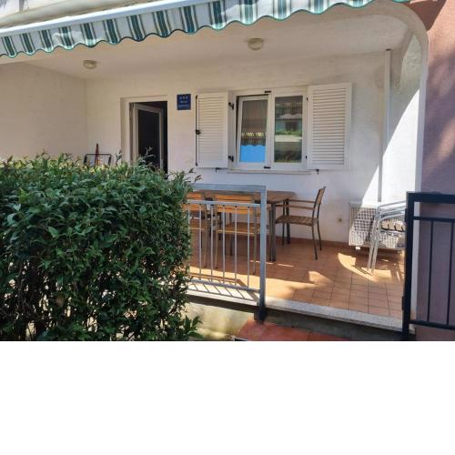 Apartment Clara with Terrace