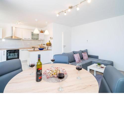 Apartment Cvjetkovi - Two Bedroom Apartment with Terrace and Sea View