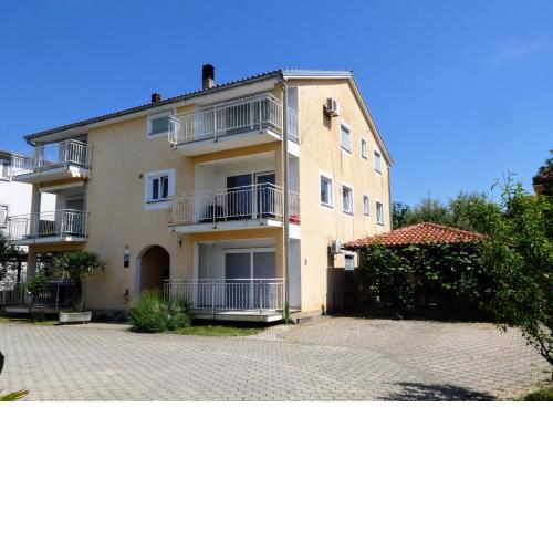 Apartment Dado